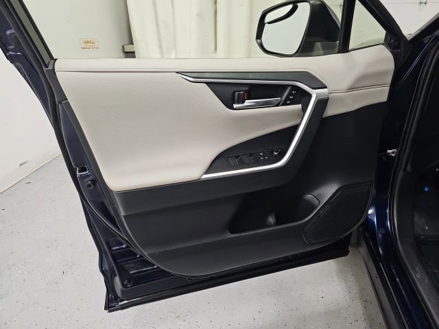 Used 2019 Toyota RAV4 Limited image 11