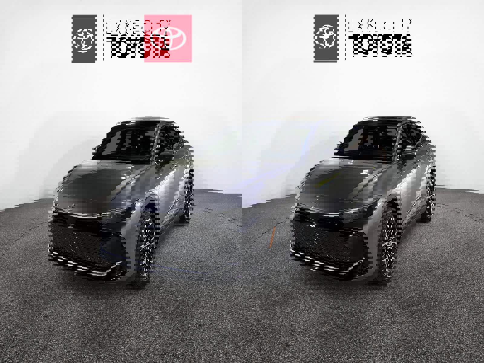 Used 2023 Toyota Crown Limited image 1