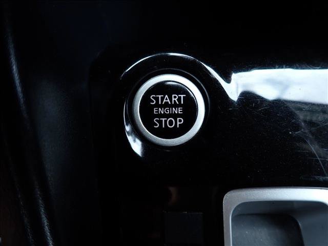 Used 2020 Nissan Versa SV FWD image 15