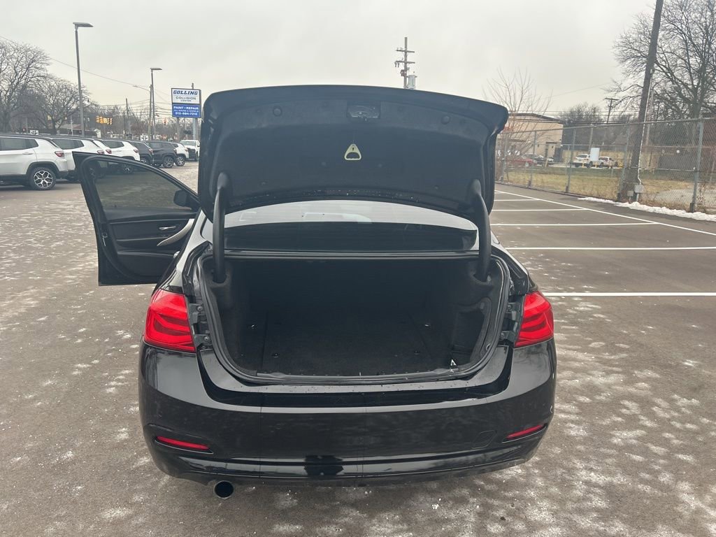 Used 2017 BMW 320i xDrive Sedan image 9