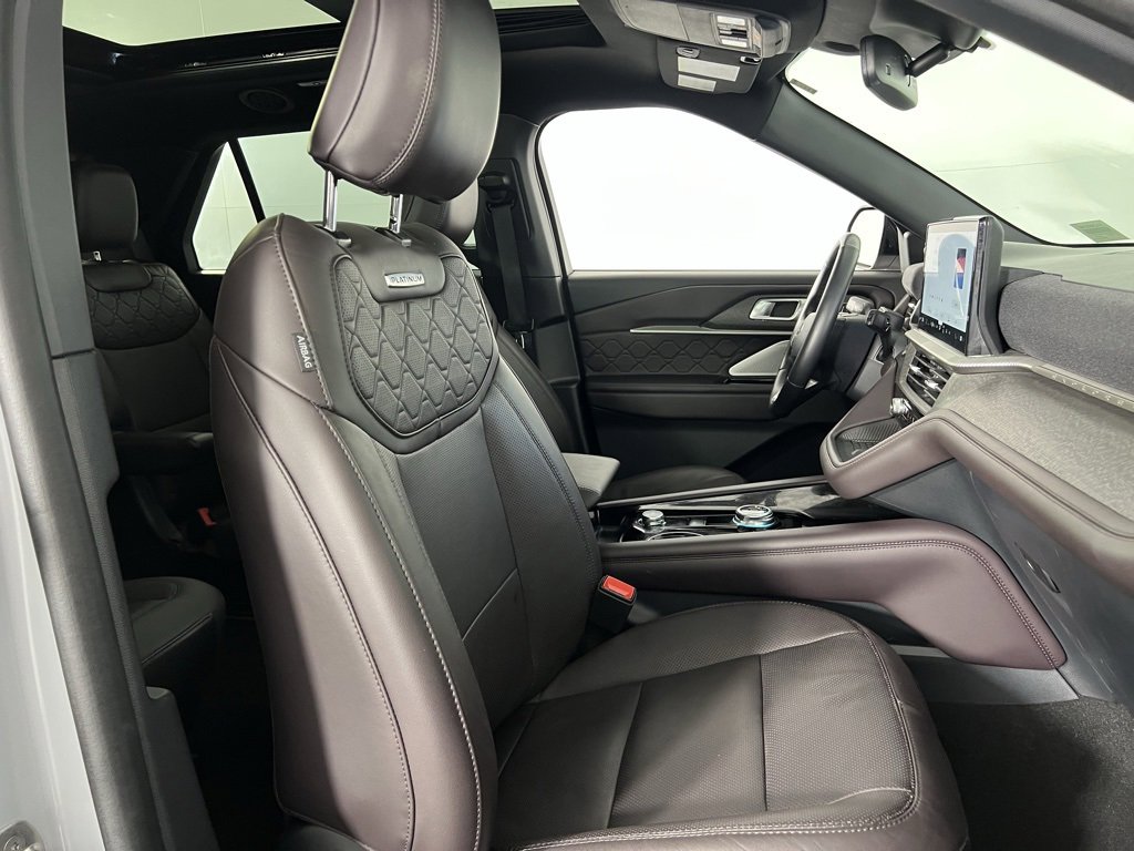 Used 2025 Ford Explorer Platinum w/ LUX Leather Package image 36