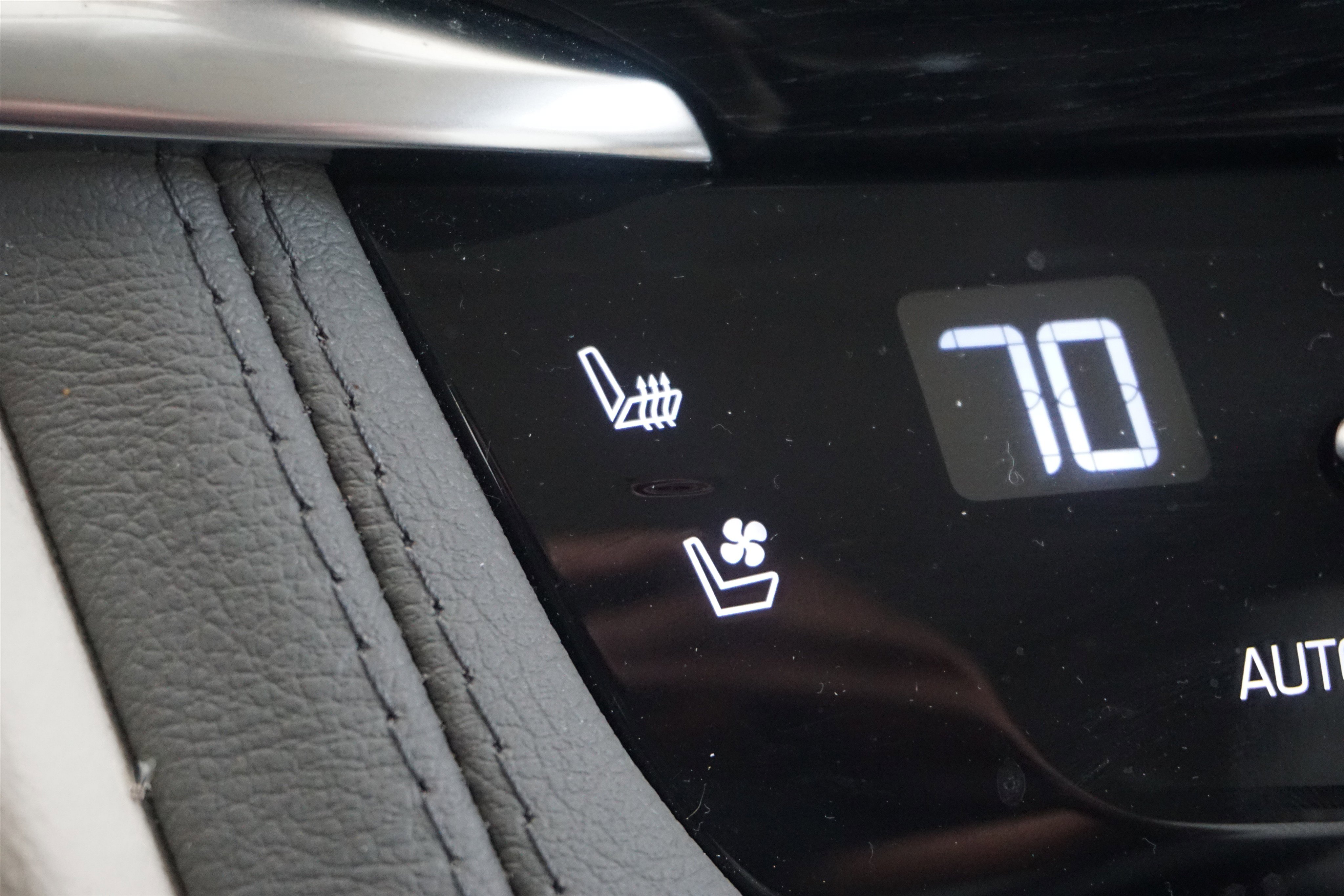 Used 2025 Cadillac XT6 Premium Luxury image 36