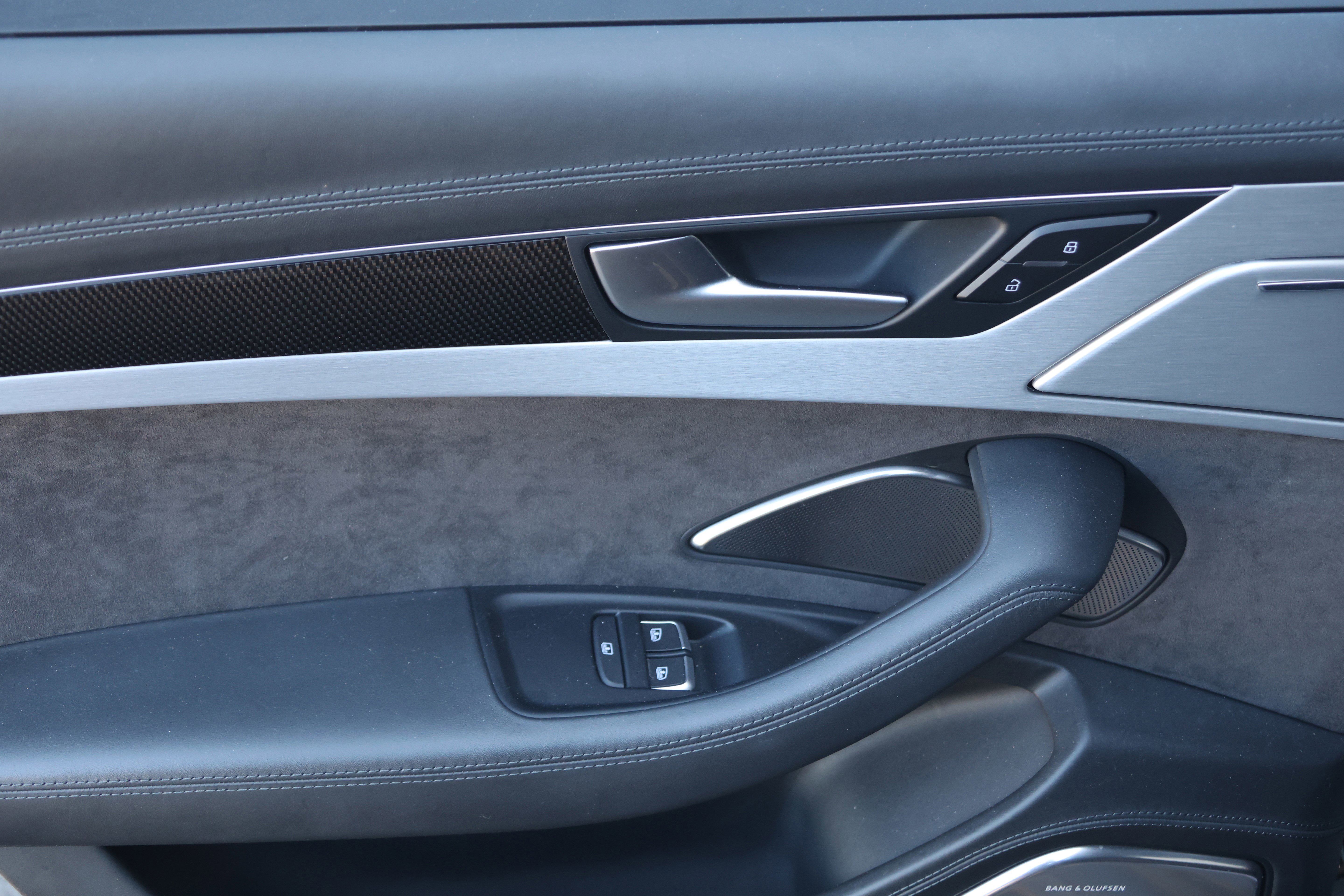 Used 2016 Audi S8 image 34