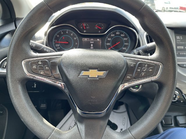 Used 2017 Chevrolet Cruze LT w/ Convenience Package FWD image 11