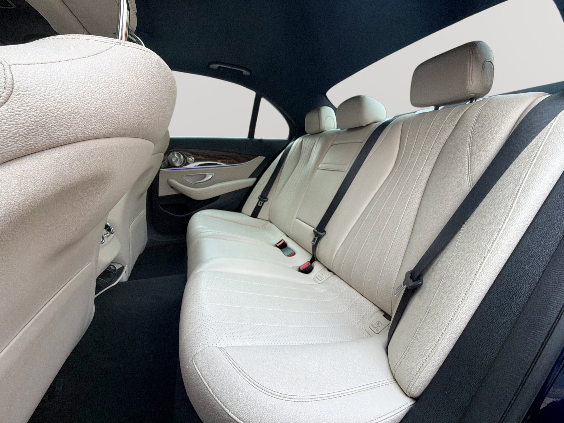 Used 2017 Mercedes-Benz E 300 4MATIC image 27
