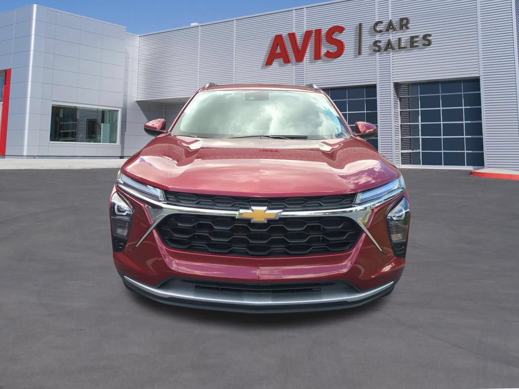 Used 2025 Chevrolet Trax LT w/ LT Convenience Package FWD image 2