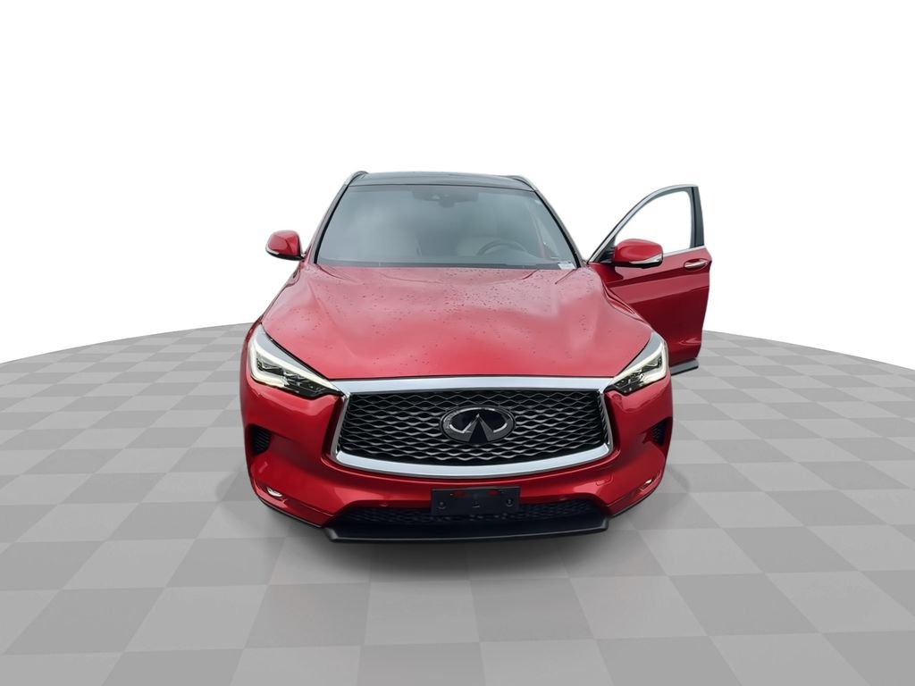 Used 2019 INFINITI QX50 Essential w/ Sensory Package AWD/4WD image 3