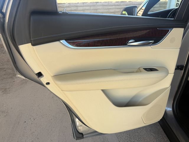 Used 2017 Cadillac XT5 Premium Luxury FWD image 27