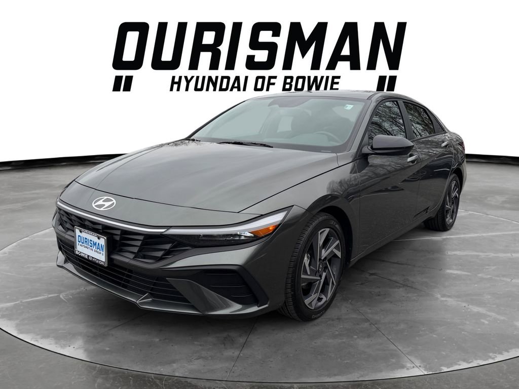 Used 2025 Hyundai Elantra Sport image 2