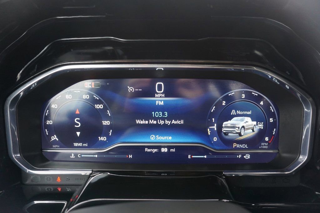 Used 2025 Chevrolet Silverado 1500 LT image 5