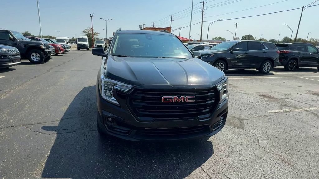 Used 2024 GMC Terrain SLT w/ Infotainment Package II AWD/4WD image 3