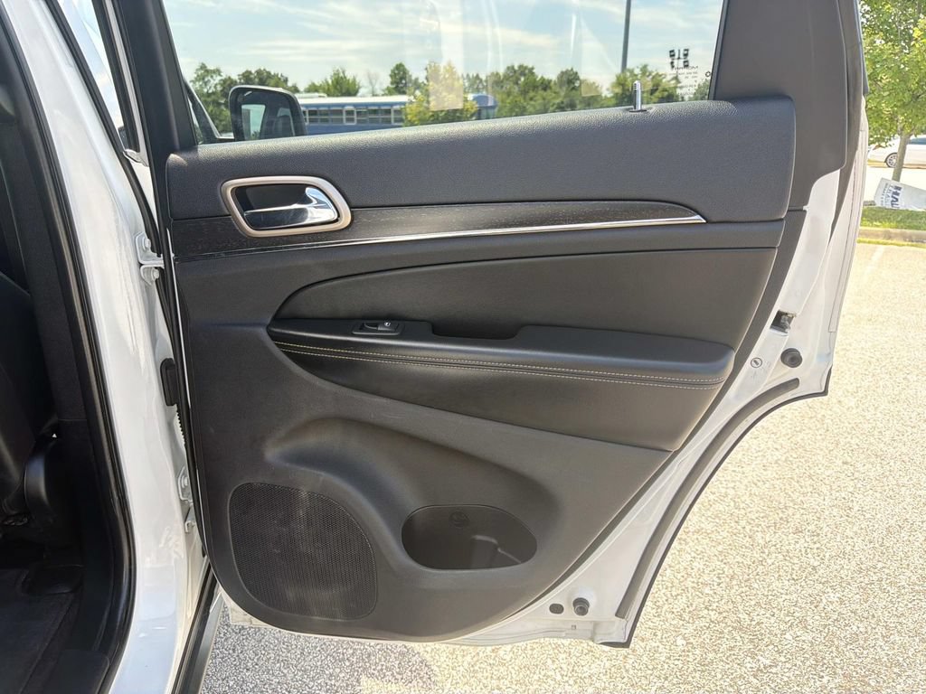 Used 2016 Jeep Grand Cherokee Limited AWD/4WD image 24