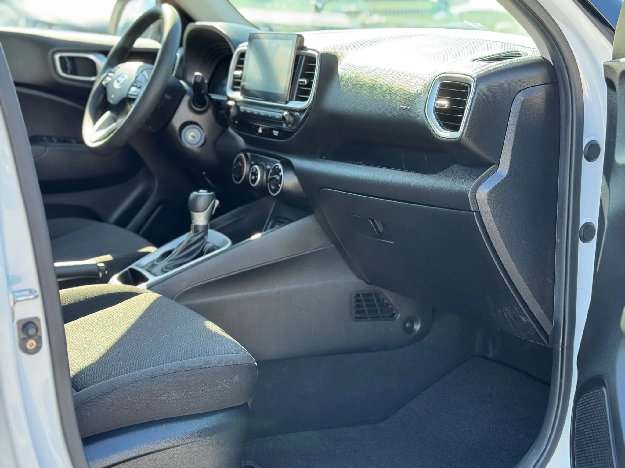 Used 2023 Hyundai Venue SE image 22