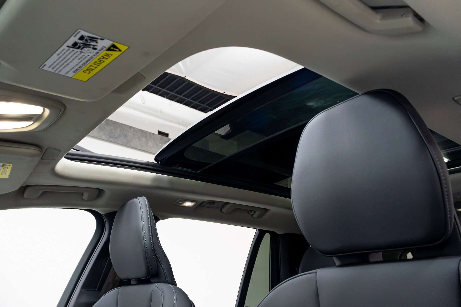 Used 2025 Volvo XC90 B6 Plus image 38