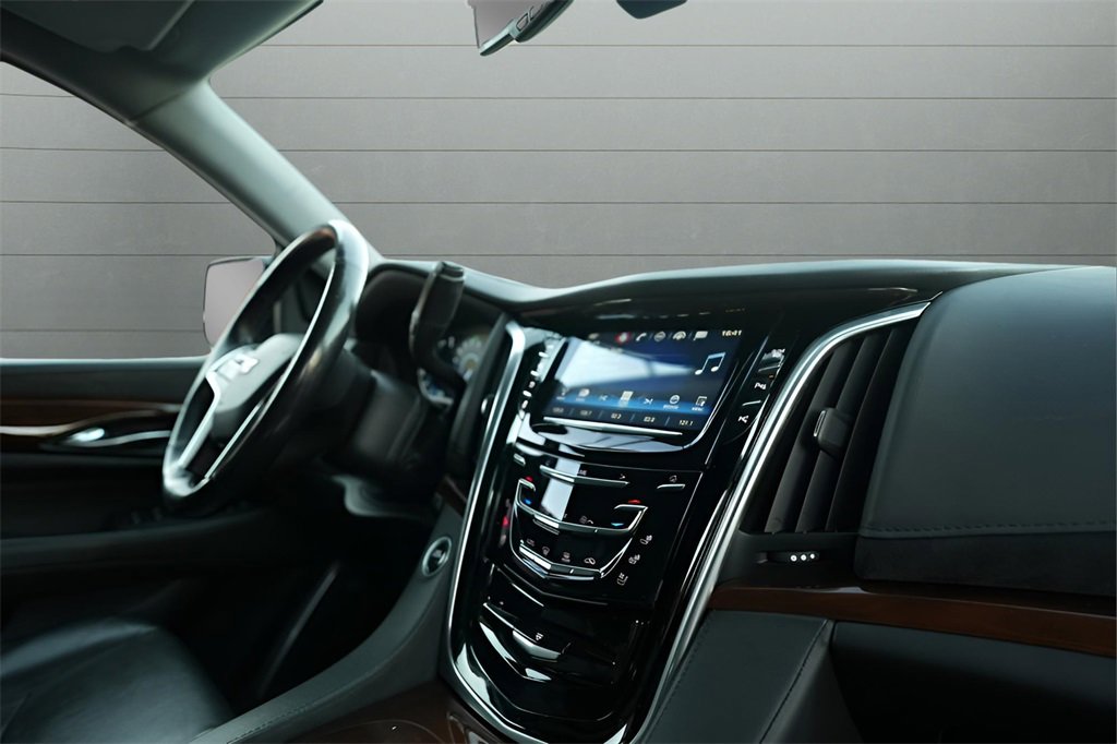 Used 2020 Cadillac Escalade ESV 4WD image 42