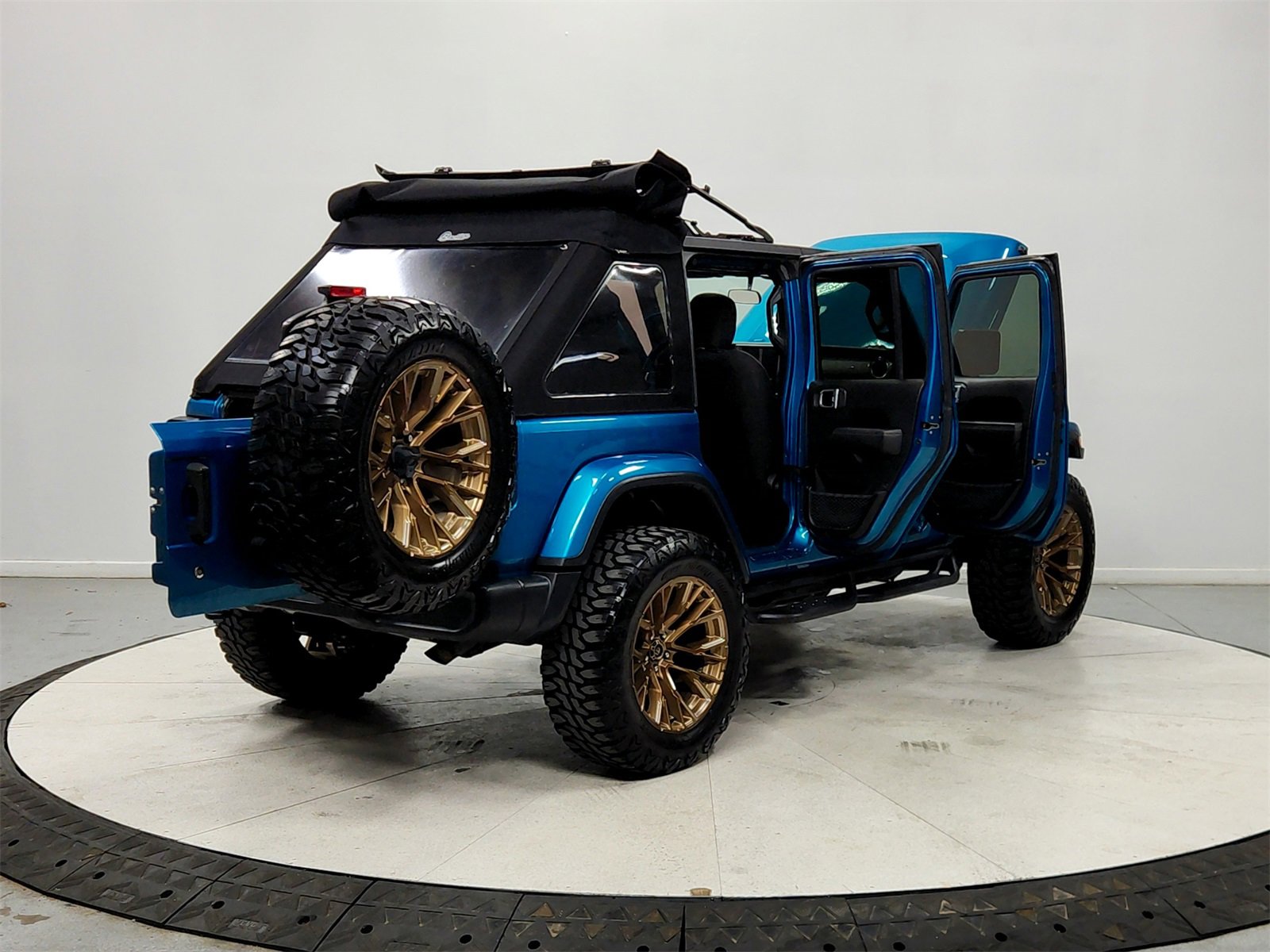 Used 2020 Jeep Wrangler Unlimited Sahara image 15