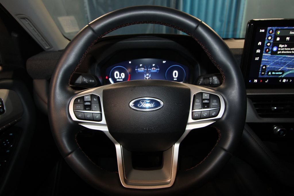 Used 2025 Ford Explorer Active AWD/4WD image 11