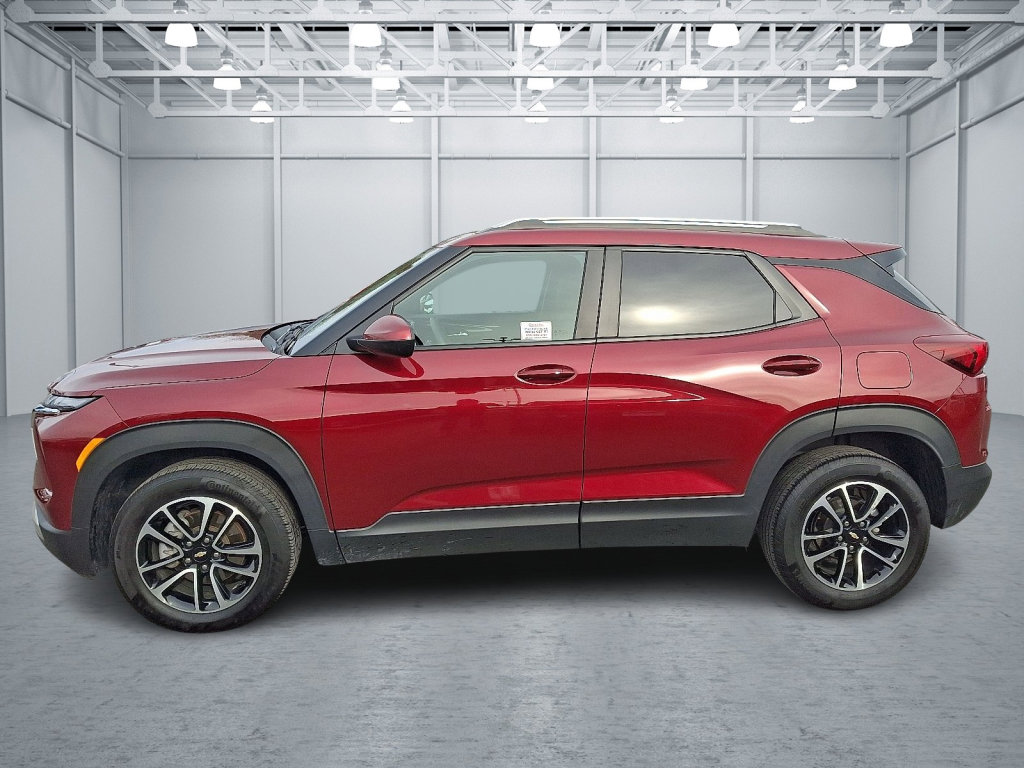 Used 2025 Chevrolet TrailBlazer LT image 2