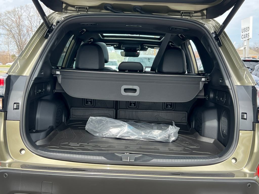 Used 2025 Subaru Forester Limited w/ Popular Package image 16