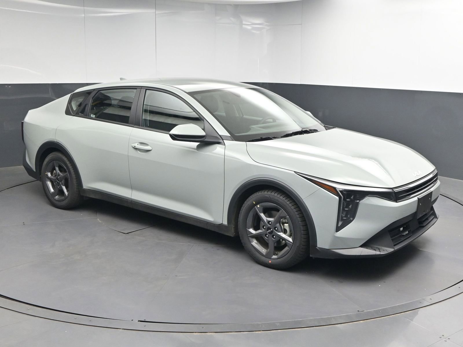 Used 2025 Kia K4 LXS FWD image 1