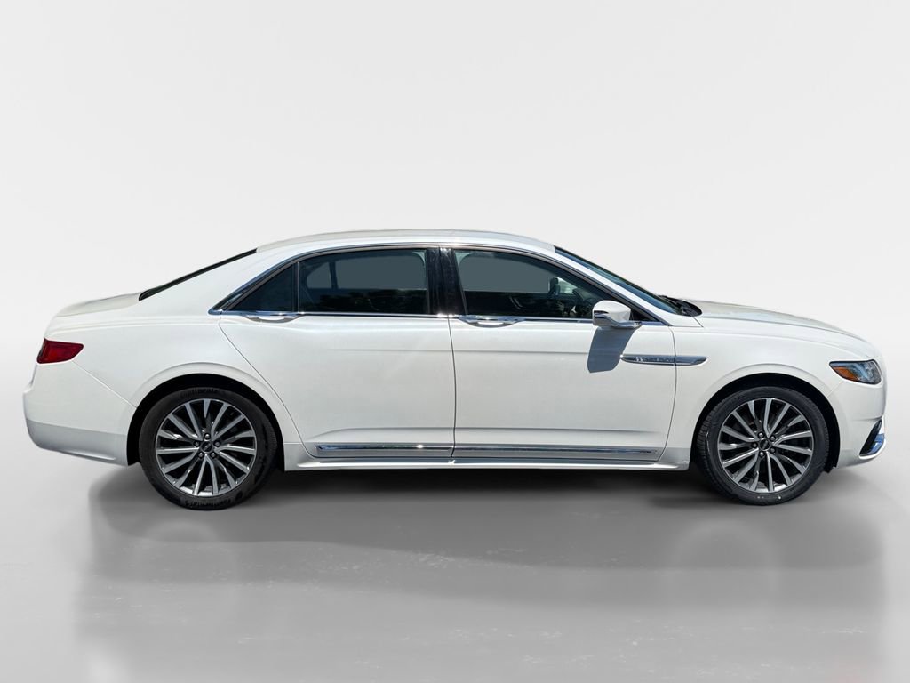 Used 2017 Lincoln Continental Select w/ Climate Package AWD/4WD image 3