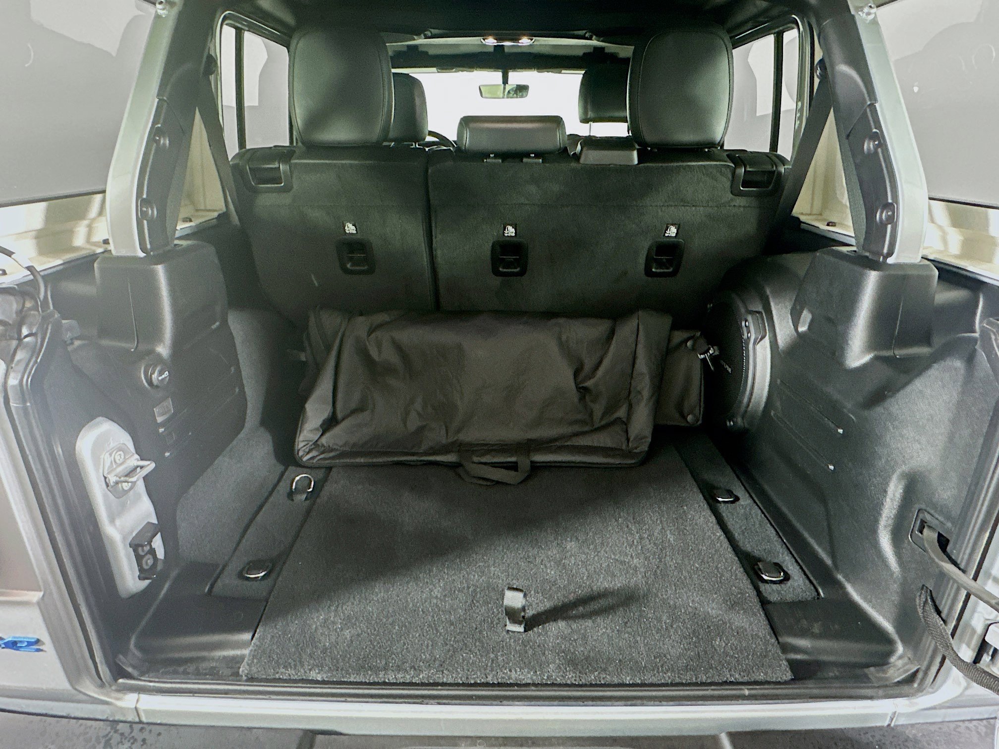 Used 2023 Jeep Wrangler Sahara w/ Cold Weather Group image 28