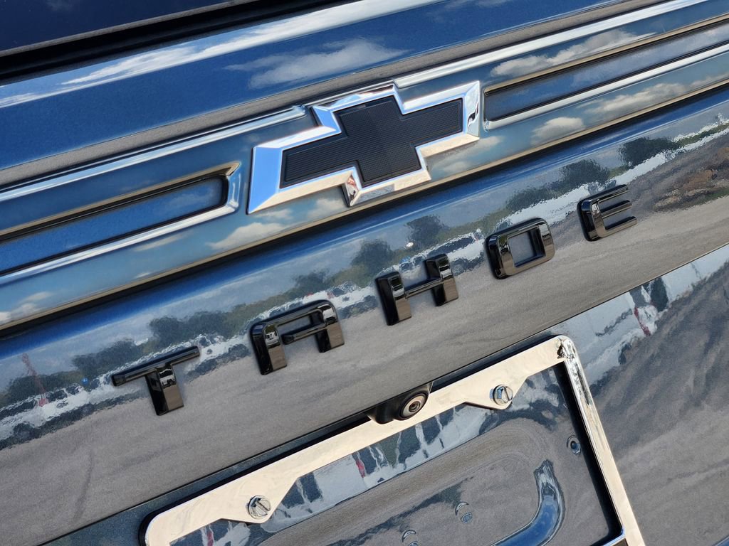 Used 2021 Chevrolet Tahoe Z71 w/ Z71 Signature Package AWD/4WD image 12