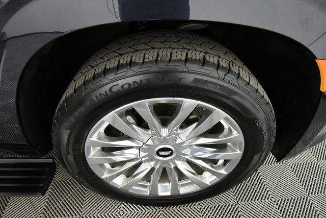 Certified 2022 Cadillac Escalade ESV Premium Luxury w/ Performance Package image 21