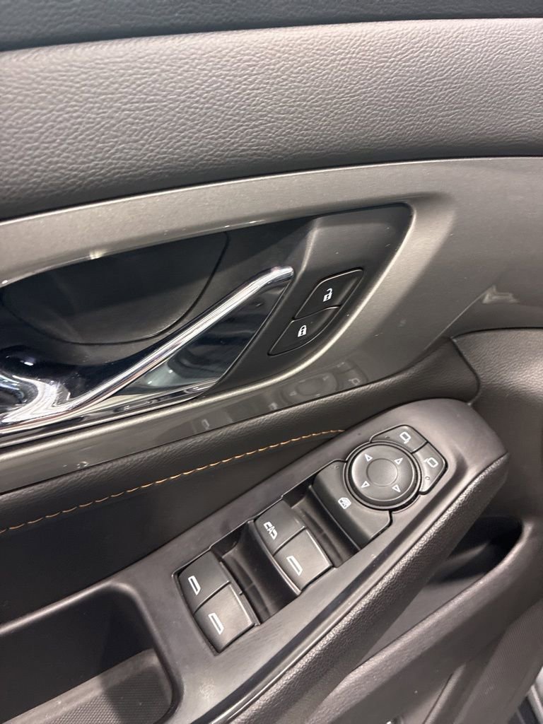 Used 2020 Chevrolet Traverse LT image 18