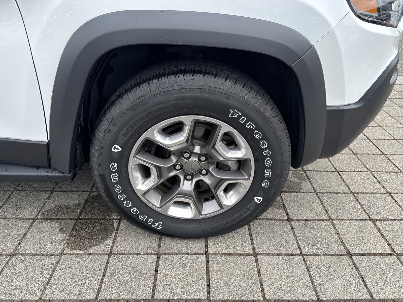 Used 2019 Jeep Cherokee Trailhawk AWD/4WD image 8