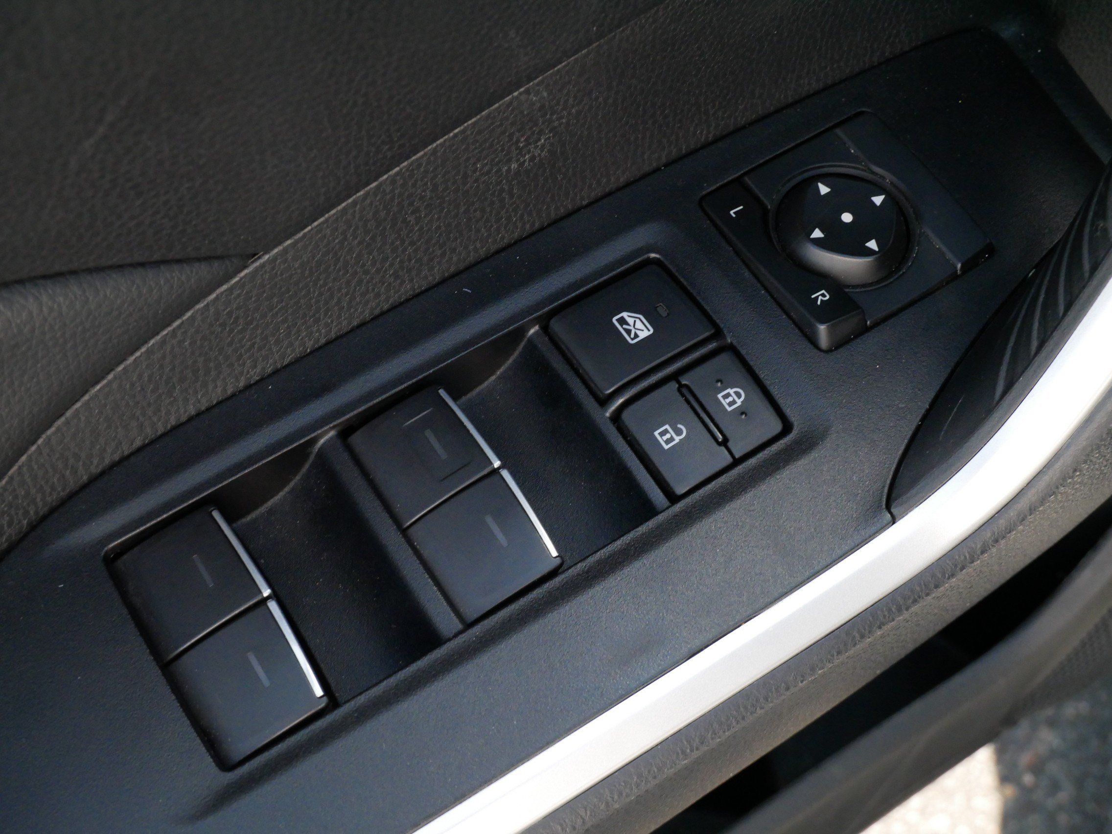Used 2025 Toyota RAV4 XLE AWD/4WD image 19