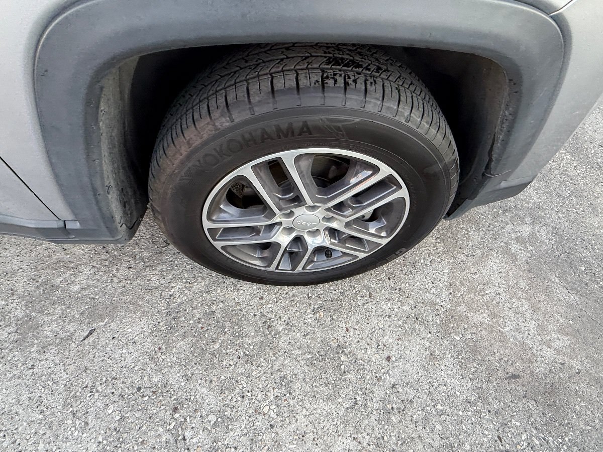 Used 2019 Jeep Compass Latitude FWD image 12