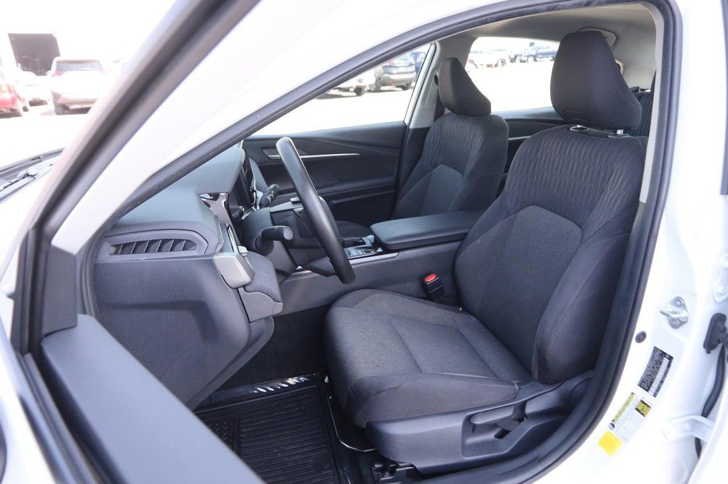 Used 2025 Toyota Camry LE image 8