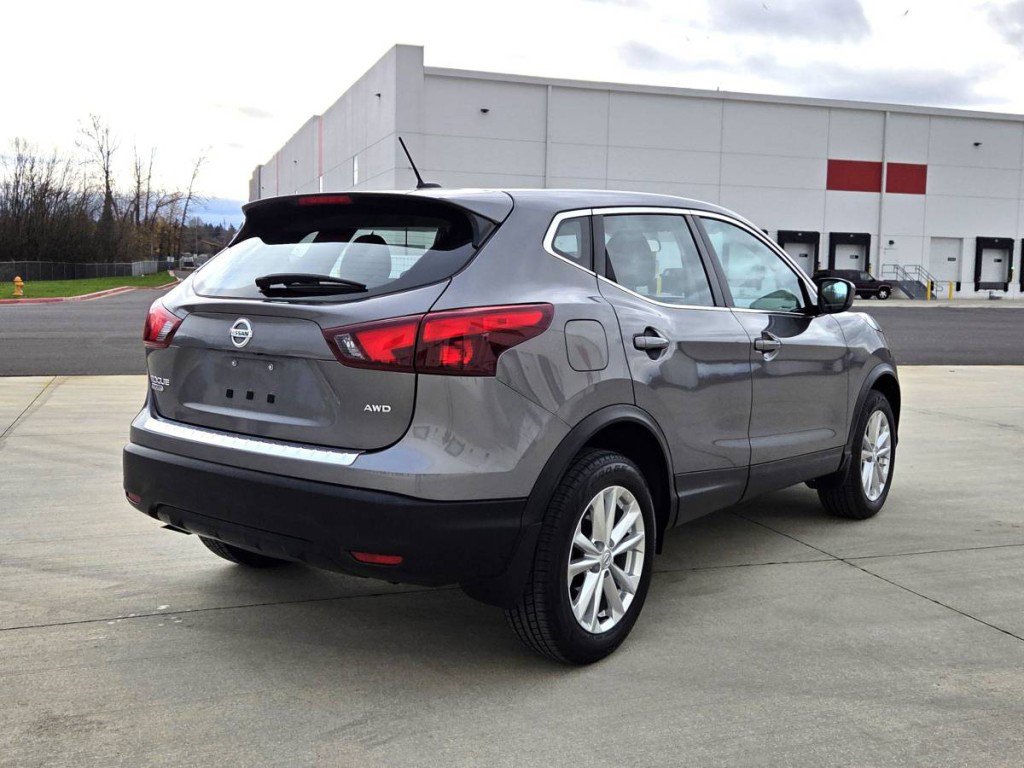 Used 2017 Nissan Rogue Sport S w/ S Appearance Package image 5