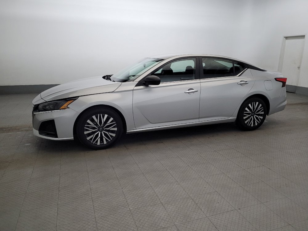 Used 2024 Nissan Altima 2.5 SV FWD image 2