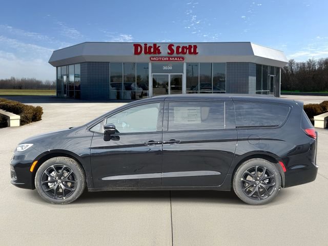New 2026 Chrysler Pacifica Select w/ S Appearance Package FWD image 4