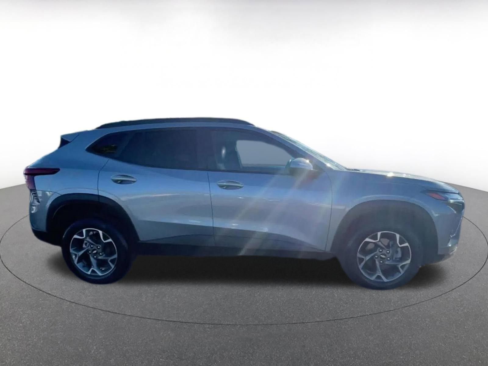 Used 2025 Chevrolet Trax LT w/ LT Convenience Package FWD image 16