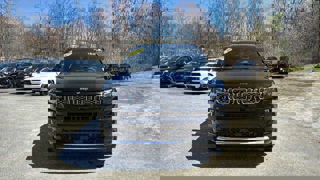 Certified 2025 Jeep Compass Limited w/ Elite Group AWD/4WD image 3