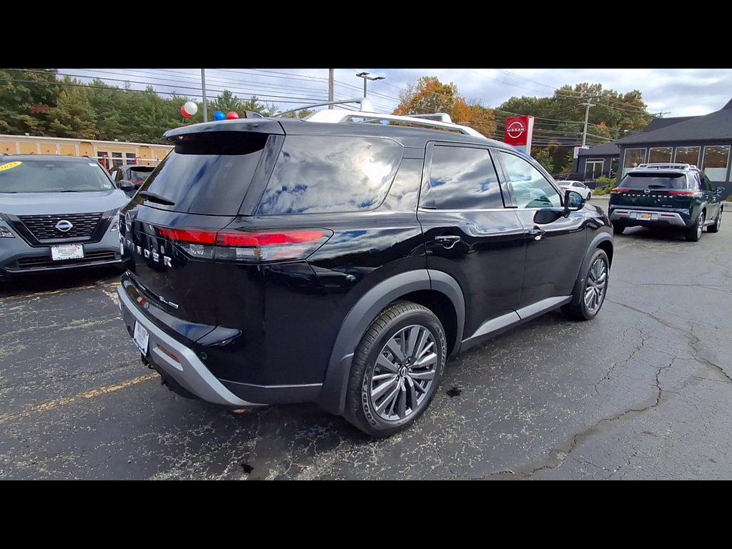 Certified 2024 Nissan Pathfinder SL w/ SL Premium Package AWD/4WD image 8