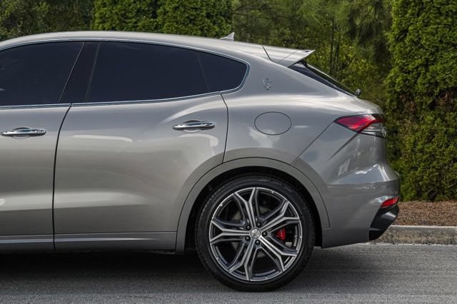 Used 2022 Maserati Levante GT AWD/4WD image 11