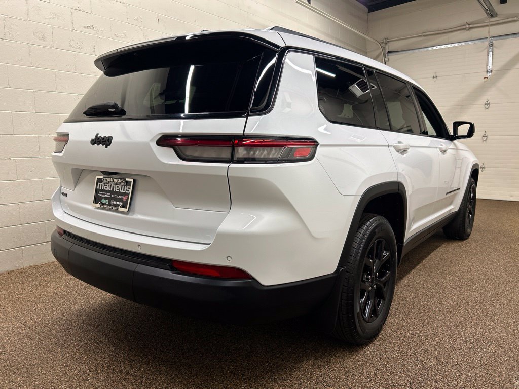 Used 2025 Jeep Grand Cherokee L Laredo AWD/4WD image 2