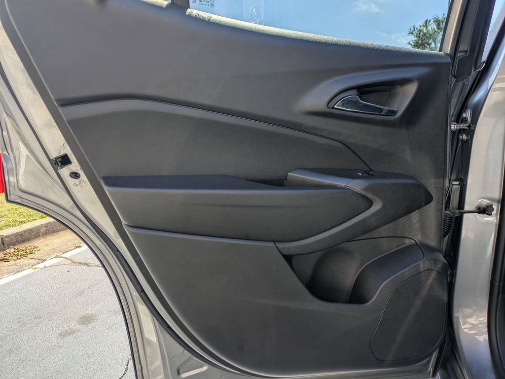 Used 2025 Chevrolet Trax LT w/ LT Convenience Package FWD image 26