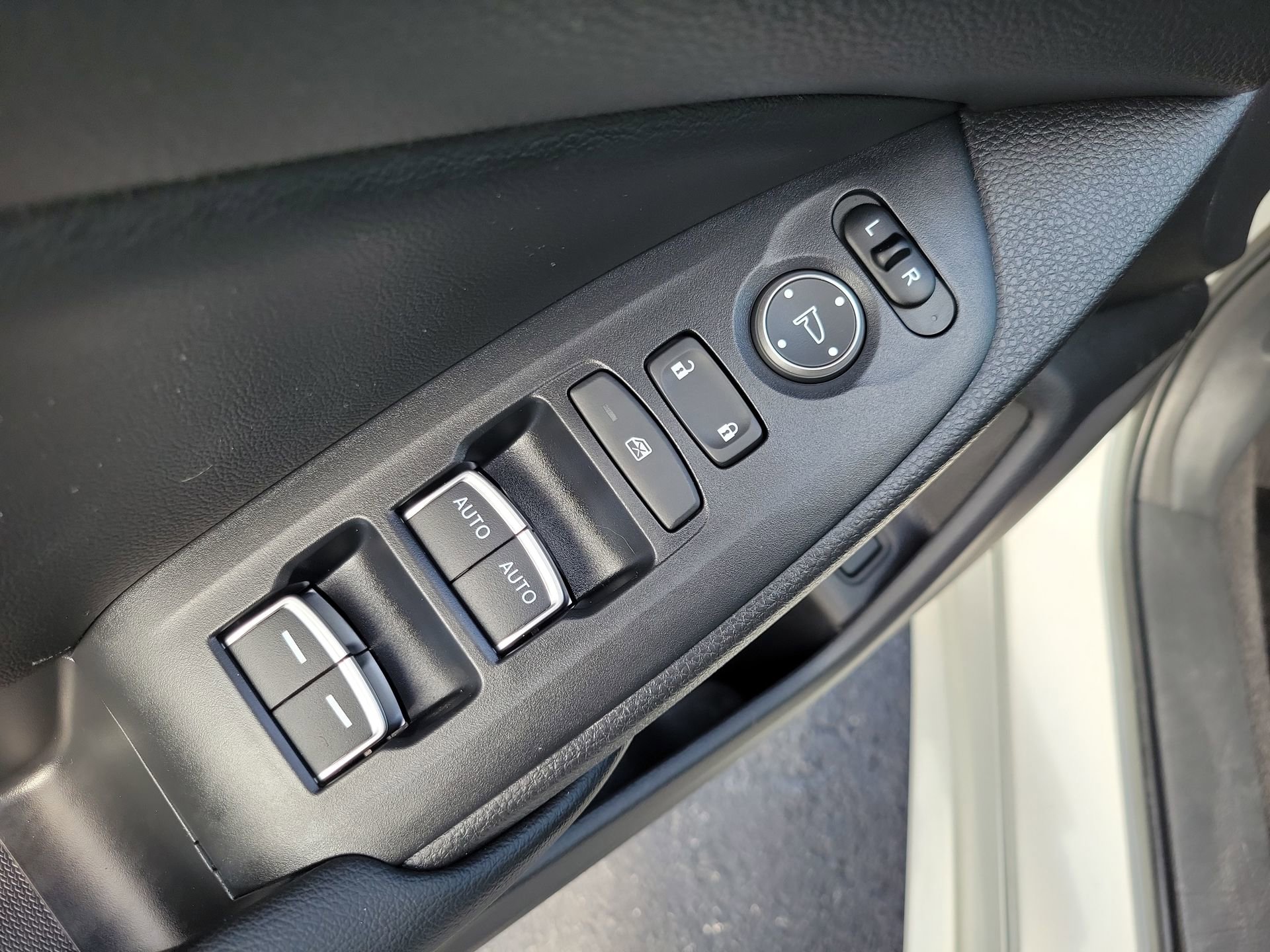 Used 2019 Honda Accord LX image 19