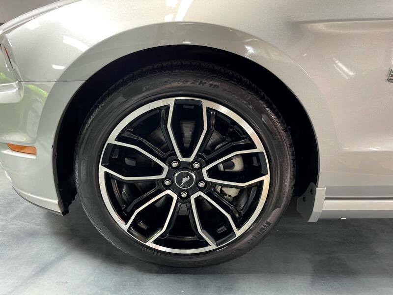 Used 2013 Ford Mustang GT Premium image 17