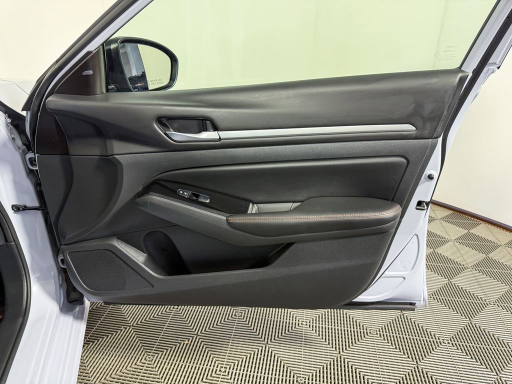 Certified 2024 Nissan Altima 2.5 SR image 40