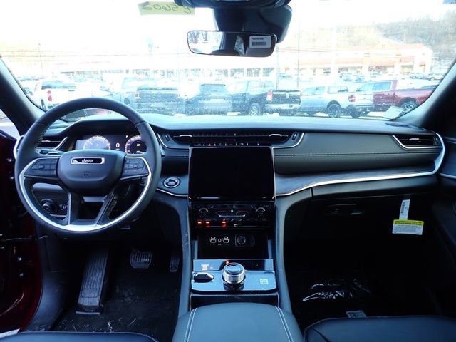 New 2025 Jeep Grand Cherokee Limited w/ Black Appearance Package image 15
