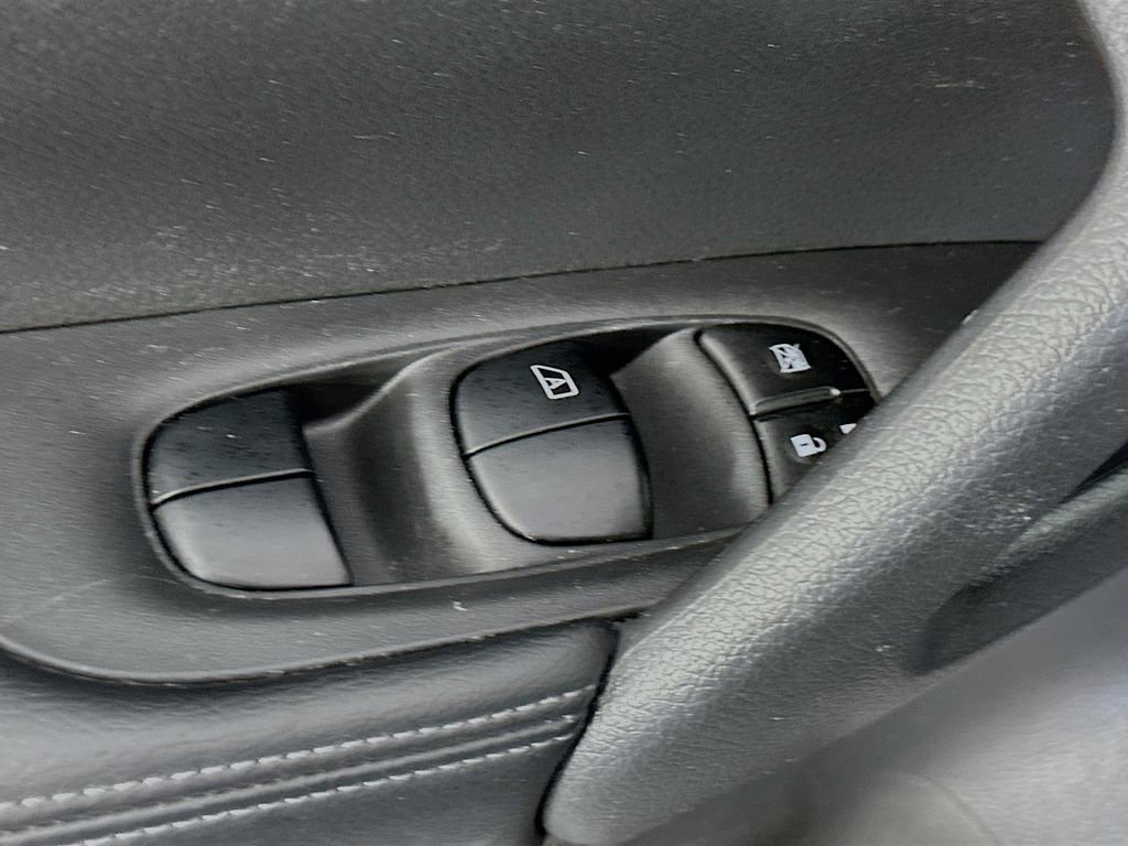 Used 2016 Nissan Rogue S FWD image 17