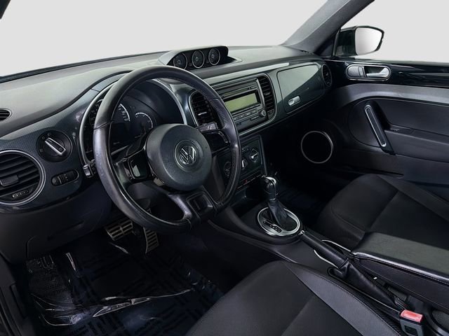 Used 2013 Volkswagen Beetle 2.0T image 9
