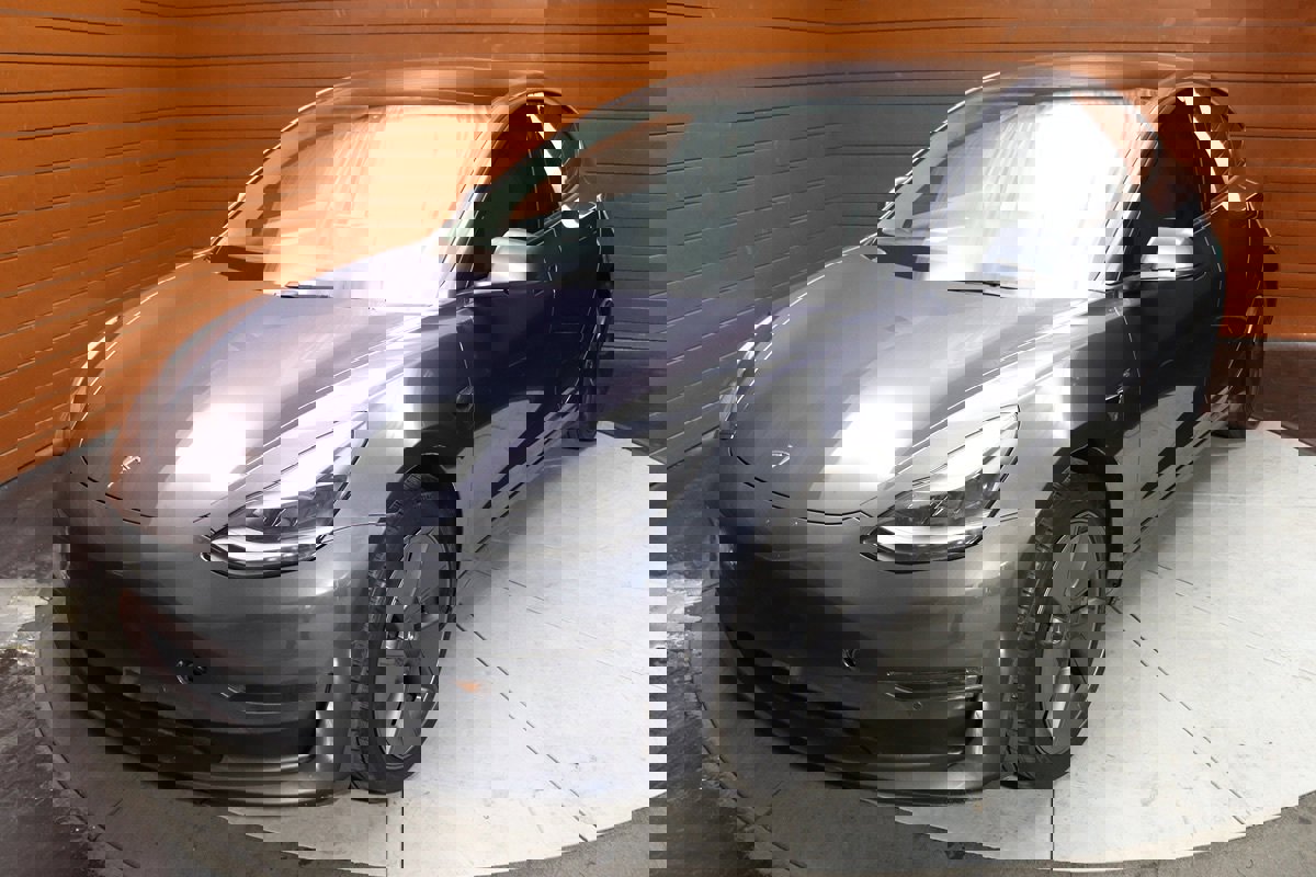 Used 2023 Tesla Model 3 Standard Range image 6