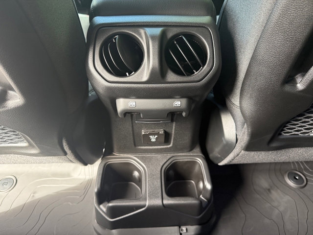 New 2025 Jeep Gladiator Rubicon image 17